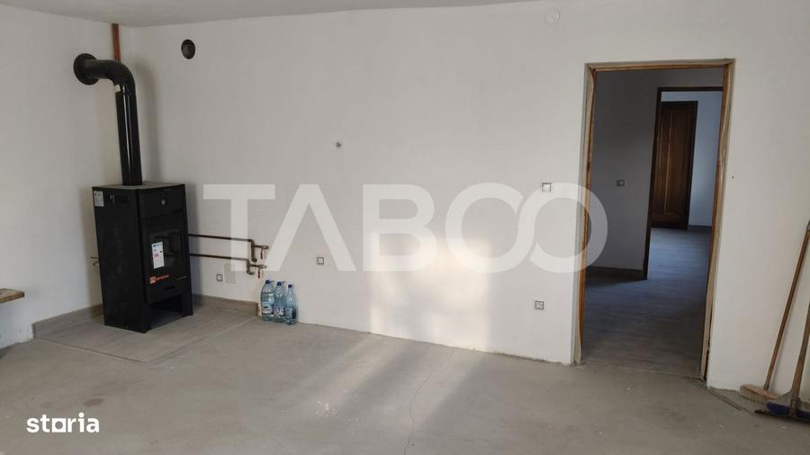 Casă cu 3 camere cu Teren 123 Mp în Pianu