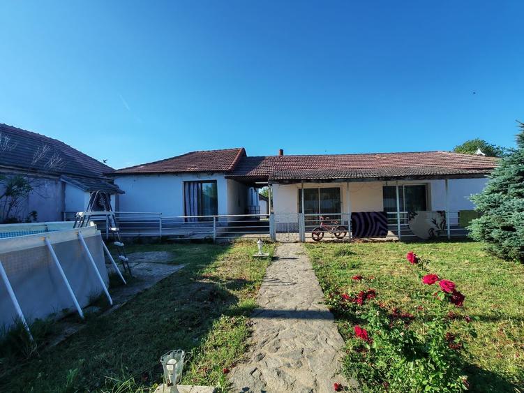 Casă cu 4 camere în Bistreț