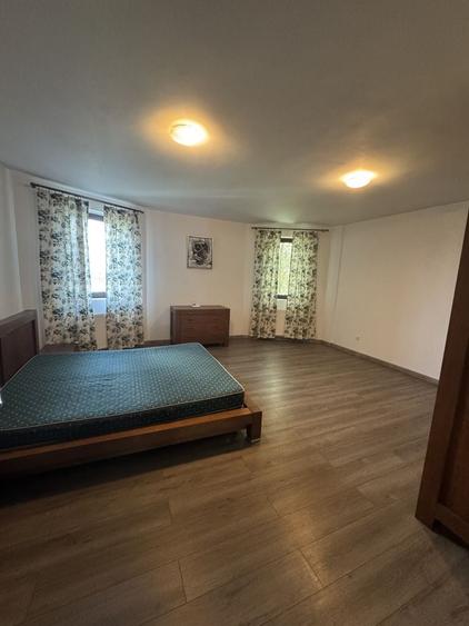 Casă cu 4 camere cu Teren 250 Mp în Central