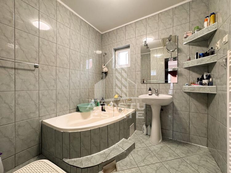 Casă individuală cu 3 camere cu Canalizare în Sud