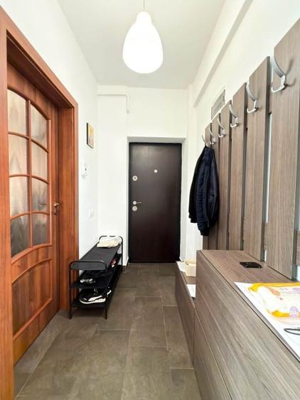 Apartament cu 2 camere semidecomandat, mobilat în Florești