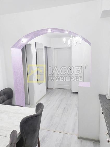 Apartament cu 3 camere decomandat în Republicii