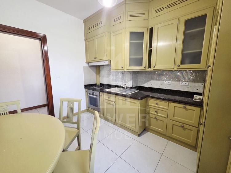 Apartament cu 3 camere, mobilat în Central