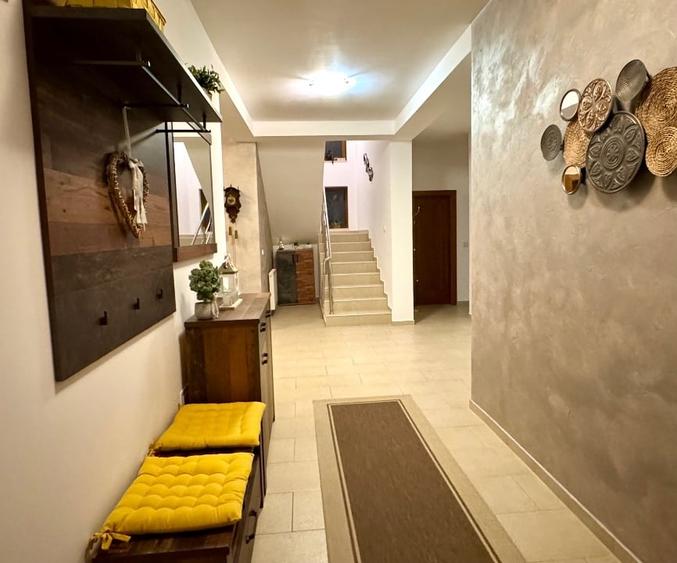 Casă individuală cu 5 camere cu Canalizare în Lunei