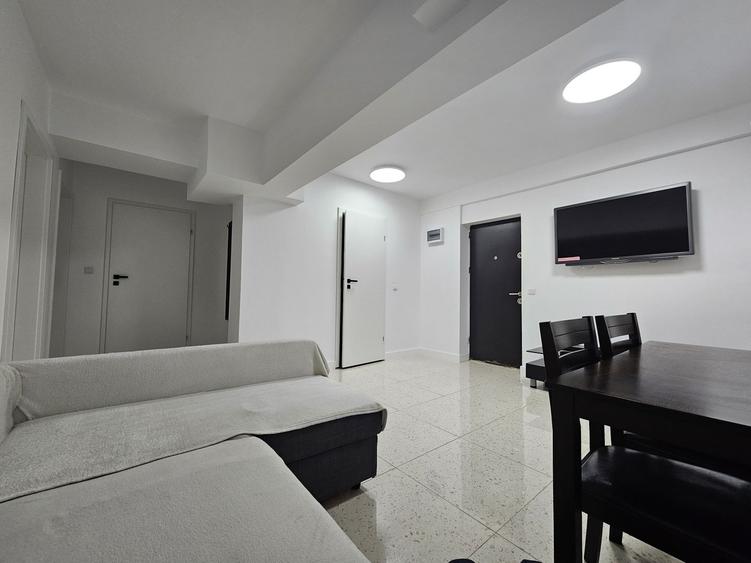 Apartament cu 3 camere semidecomandat în Bucureștii Noi