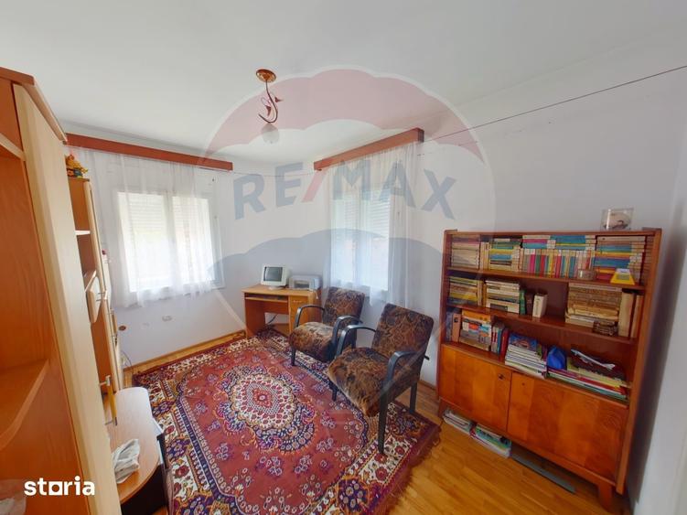 Casă cu 8 camere cu Teren 2694 Mp în Rona de Sus