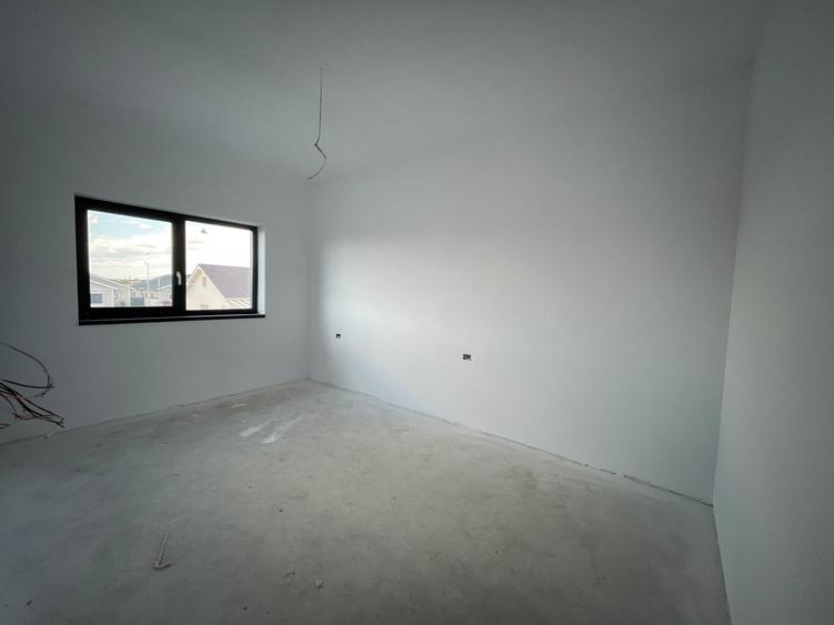Duplex cu 4 camere cu Canalizare în Urseni