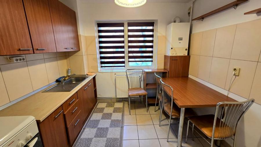 Apartament cu 3 camere decomandat, mobilat în Micro 16