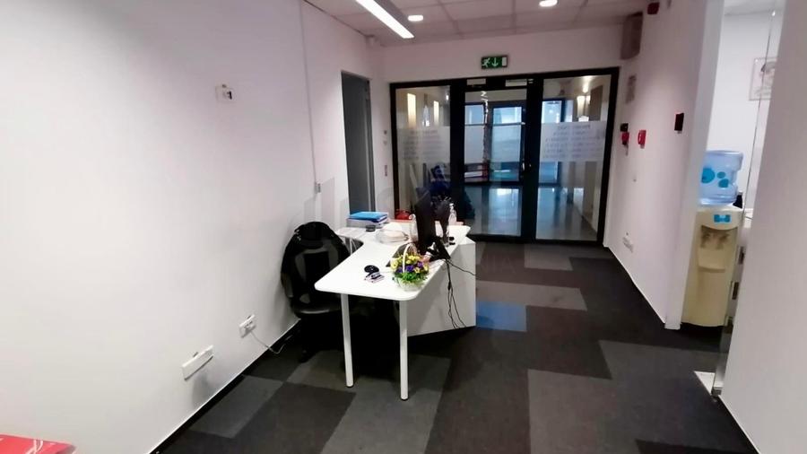 Birou, de 526 mp, în Universitate