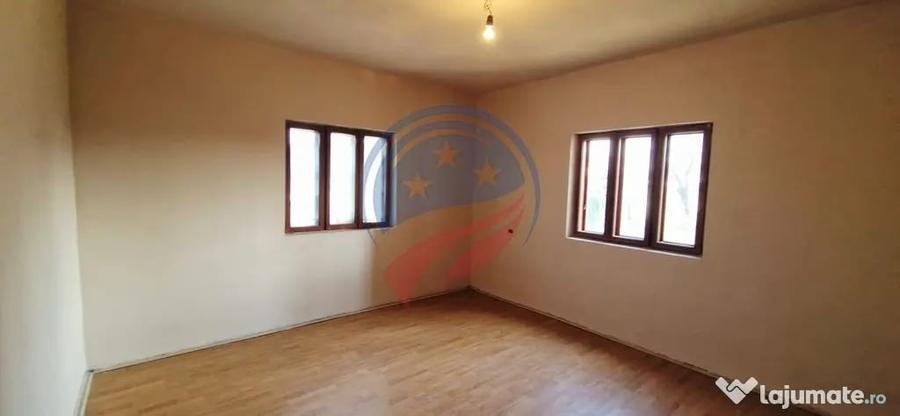 Casă cu 3 camere cu Teren 7952 Mp în Brădești