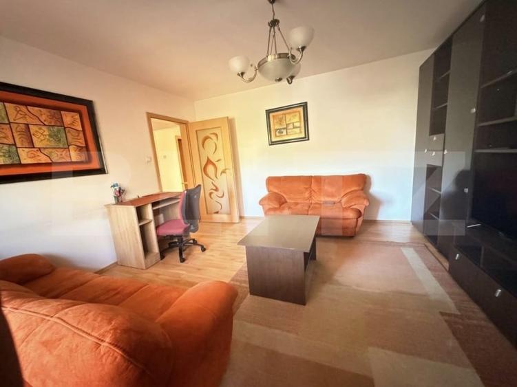 Apartament cu 3 camere decomandat, mobilat în Aradului