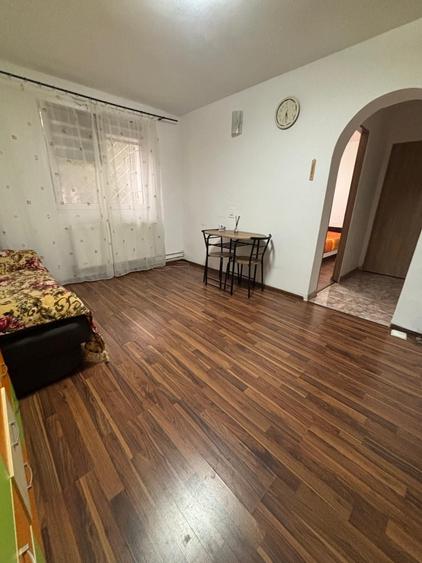 Apartament cu 2 camere semidecomandat în Gorjului