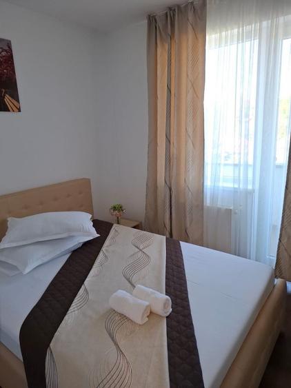 Apartament cu 3 camere decomandat, mobilat în Partoș