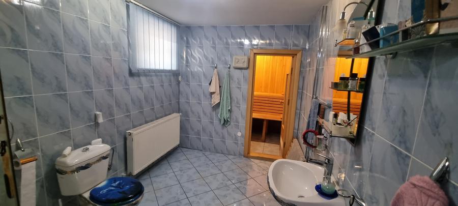 Casă individuală cu 7 camere cu Garaj în Central