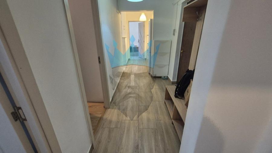 Apartament cu 4 camere semidecomandat în Rahova