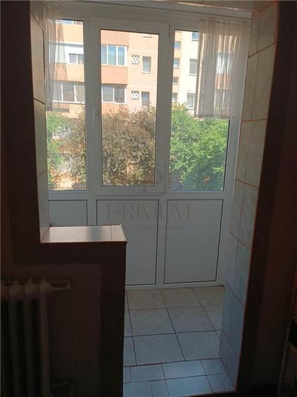 Apartament cu 2 camere semidecomandat, mobilat în Girocului