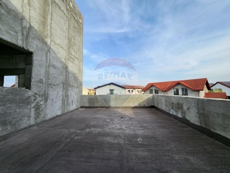 Casă individuală cu 5 camere cu Teren 389 Mp în Aviației