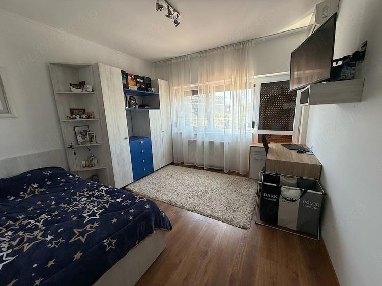 Casă cu 5 camere cu Teren 1000 Mp în Titan
