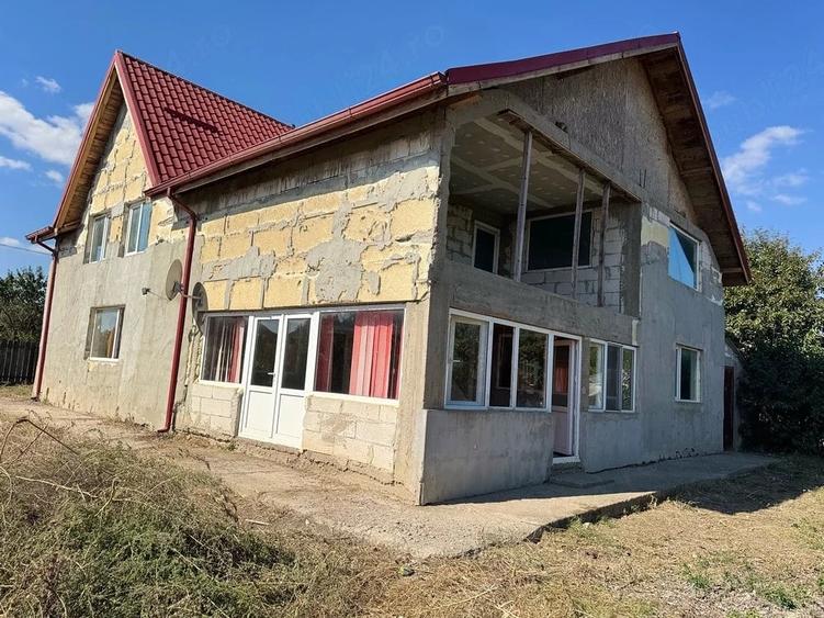 Casă cu Teren 1260 Mp în Făcăeni