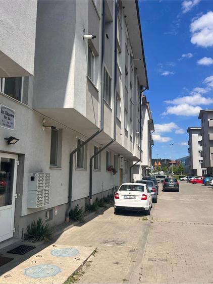 Apartament cu 3 camere decomandat în Florești