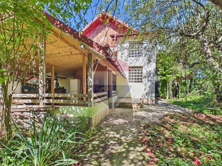 Casă individuală cu 5 camere cu Teren 1684 Mp în Pucioasa-Sat