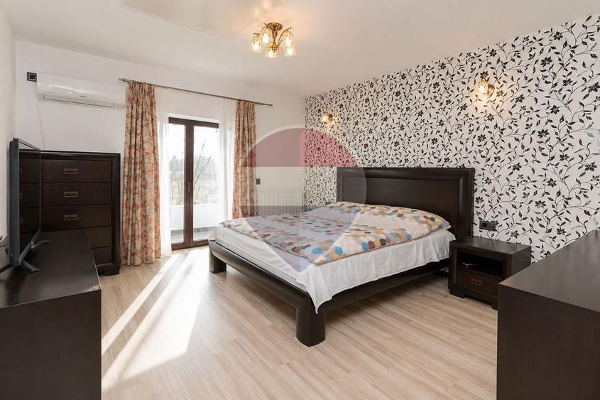 Casă cu 6 camere cu Teren 509 Mp în Vest