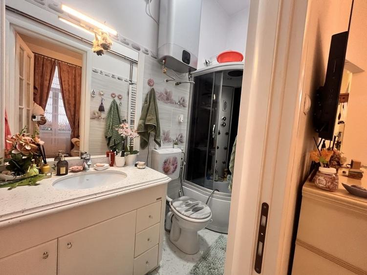 Apartament cu 3 camere decomandat în Universitate