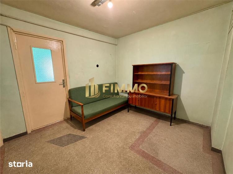 Apartament cu 3 camere semidecomandat în Sud