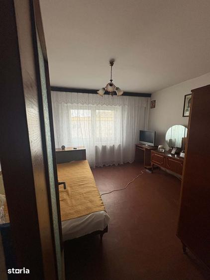 Apartament cu 3 camere decomandat în Astra