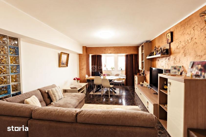 Apartament cu 3 camere decomandat în Hala Centrală