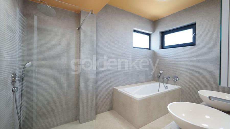 Casă individuală cu 5 camere cu Canalizare în Corbeanca