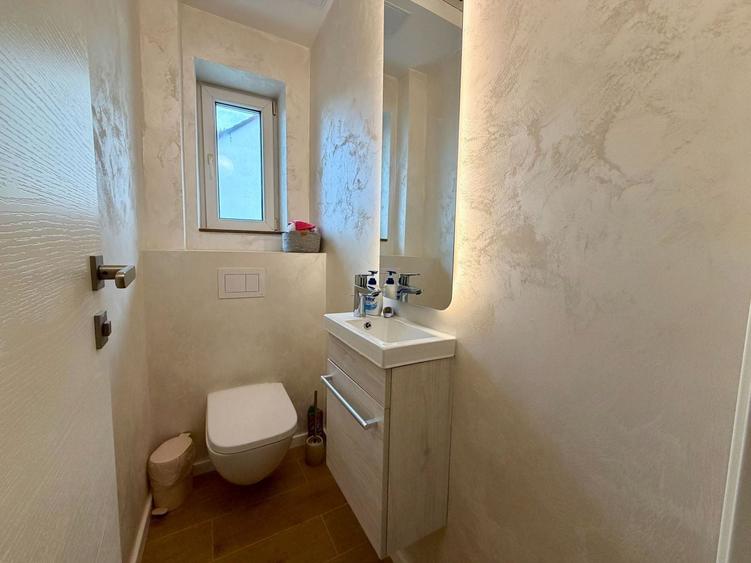 Casă individuală cu 3 camere cu Canalizare în Central
