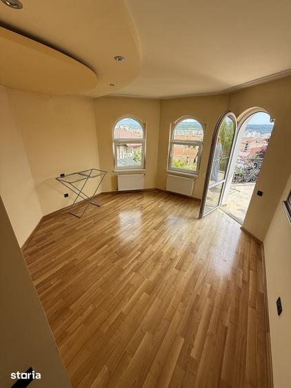 Casă cu 4 camere cu Teren 900 Mp în Sud