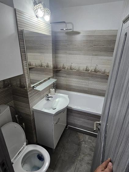 Apartament cu 3 camere semidecomandat în Șagului