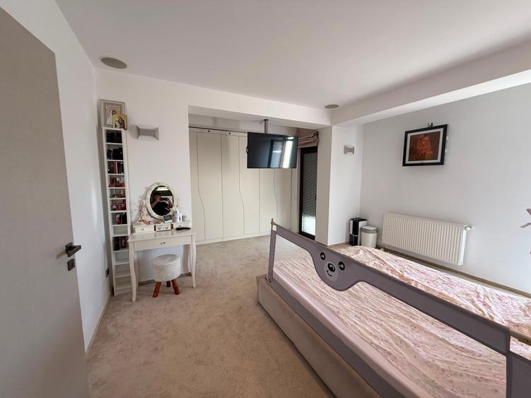 Casă individuală cu 4 camere cu Teren 500 Mp în Exterior Est