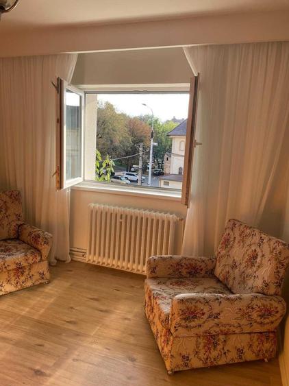Apartament cu 4 camere decomandat în Lazaret