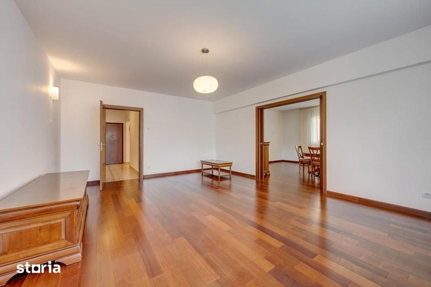 Apartament cu 4 camere în Romană