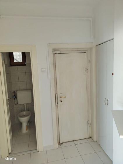 Apartament cu 4 camere decomandat în Calea Victoriei