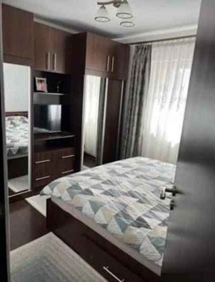Apartament cu 3 camere decomandat în Exterior Vest