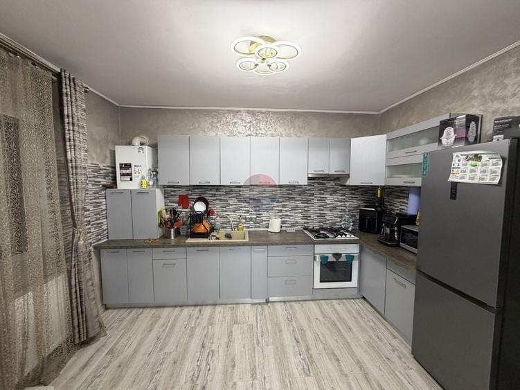 Casă individuală cu 4 camere cu Teren 492 Mp în Vânători