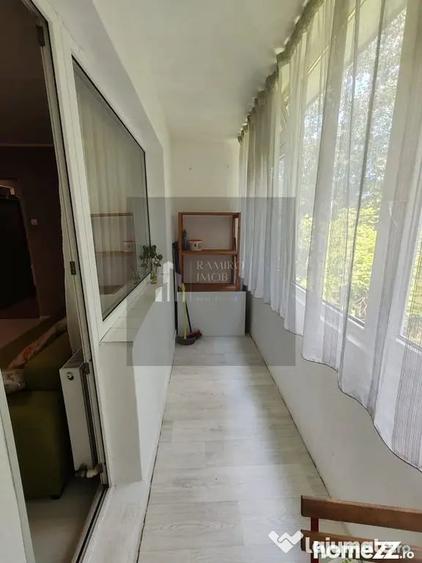 Apartament cu 3 camere semidecomandat în Brâncoveanu