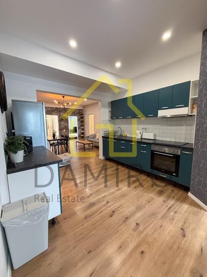 Apartament cu 5 camere semidecomandat în Calea Călărașilor