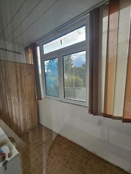 Apartament cu 3 camere semidecomandat în Negru Vodă