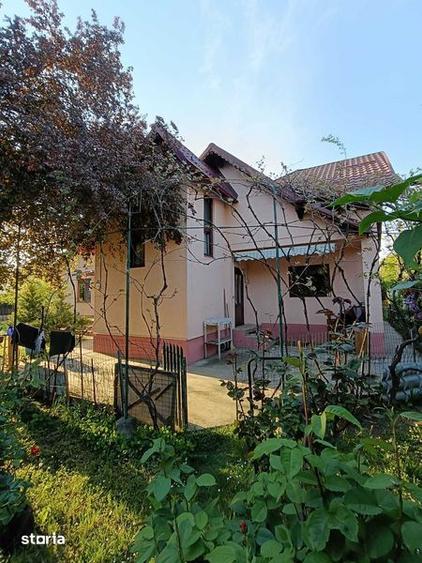 Casă cu 4 camere cu Teren 170 Mp în Lipănești
