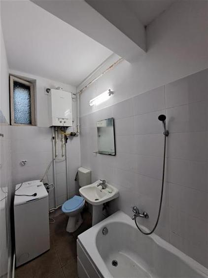 Apartament cu 2 camere semidecomandat, mobilat în Central