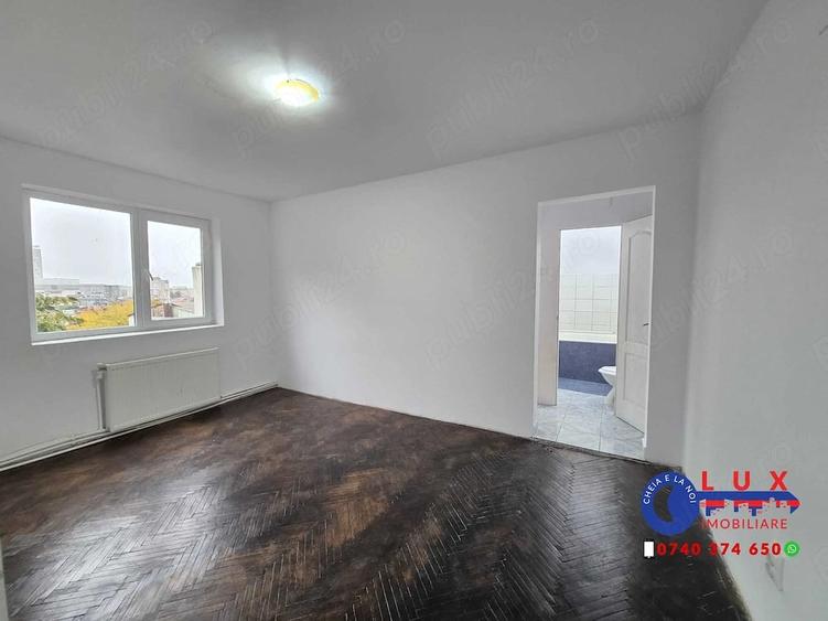 Apartament cu 3 camere semidecomandat în Babadag