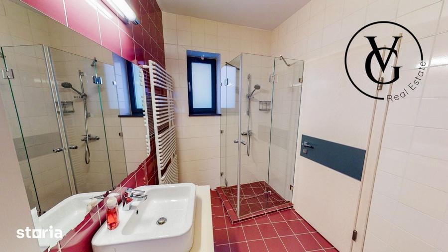 Casă cu 10 camere cu Teren 827 Mp în Central