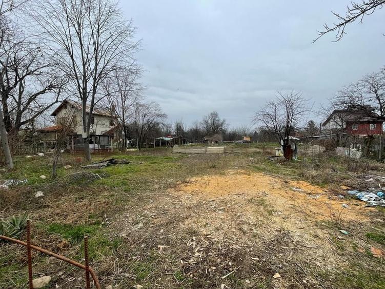Teren de 1700 mp, în Ogrăzile