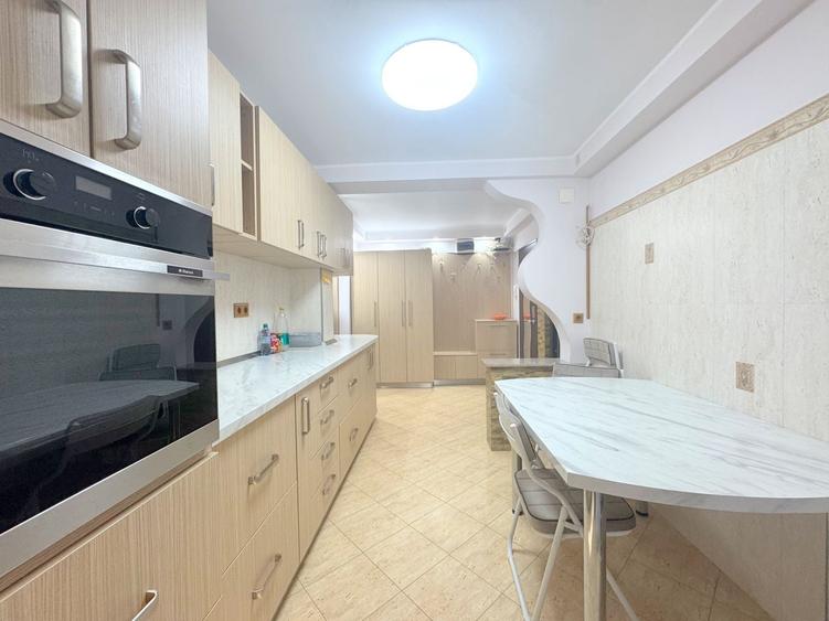 Apartament cu 3 camere decomandat, mobilat în Soarelui