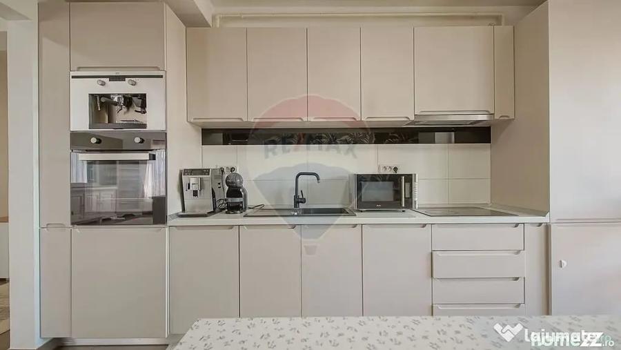 Apartament cu 3 camere decomandat în Cristian